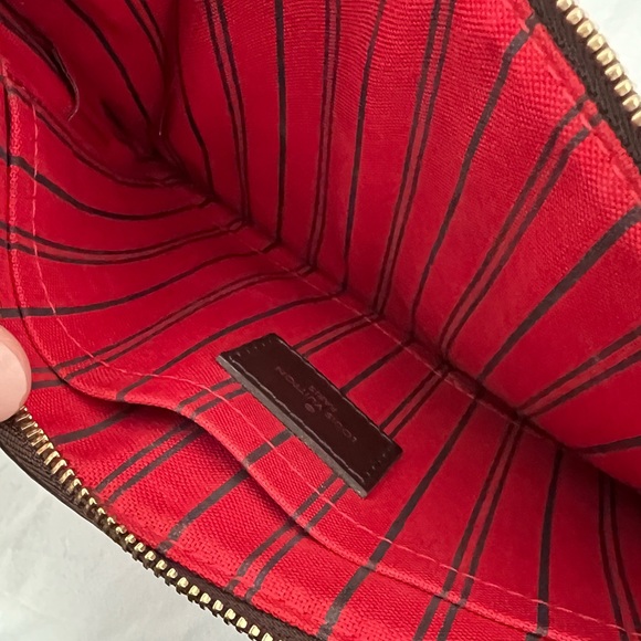Authentic Louis Vuitton Damier pouch - Picture 2 of 4